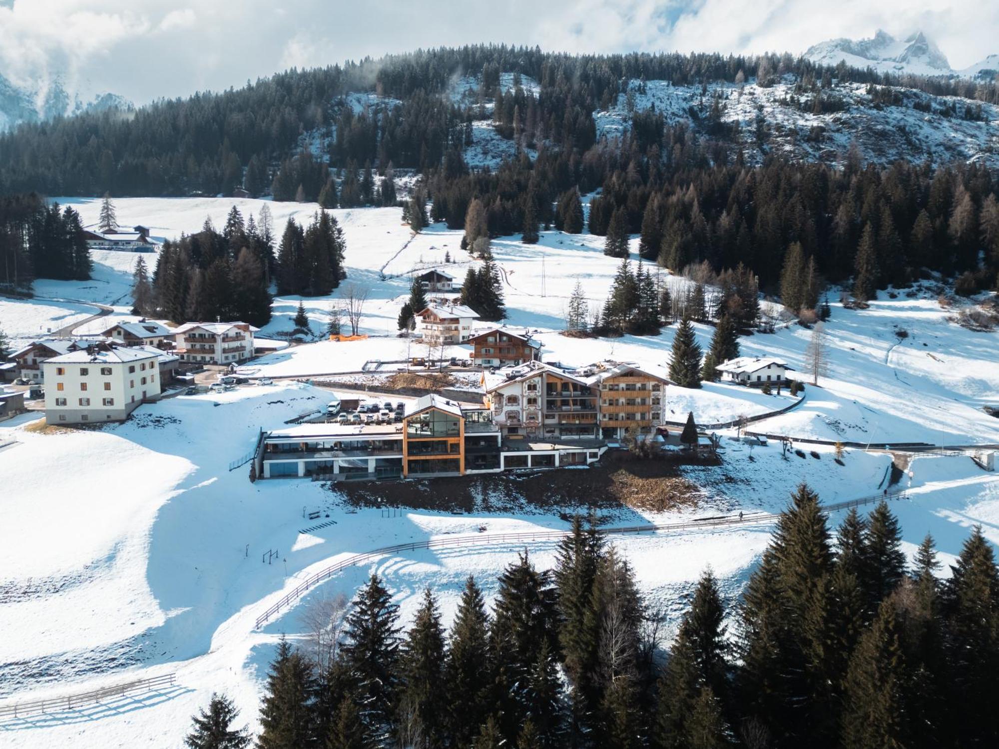 Hotel Latemar Soraga di Fassa Exterior foto